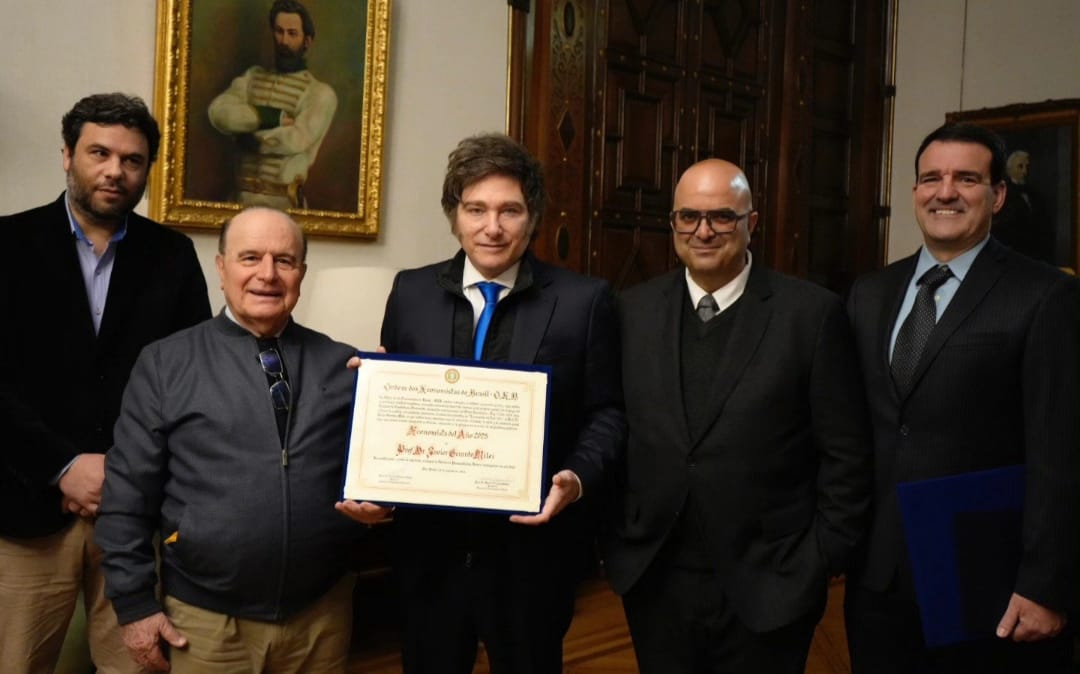 Ordem dos Economistas do Brasil homenageia Milei como ‘Economista do Ano’