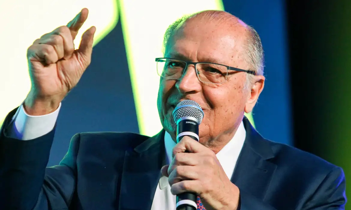 Plano de contingência ao tarifaço deve sair até terça-feira, diz Alckmin