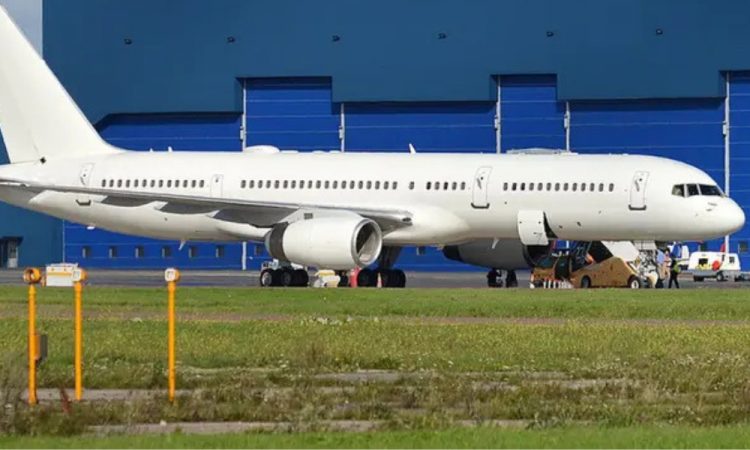 Avião sem identificação da Força Aérea dos EUA chega em missão desconhecida ao Brasil