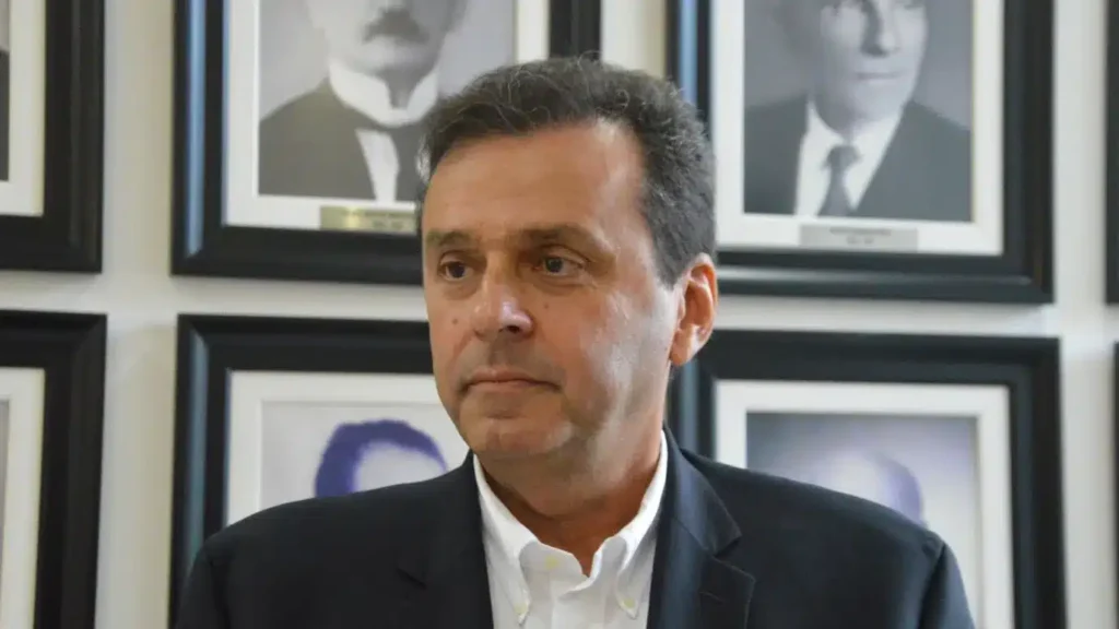 Ex-prefeito Carlos Eduardo se despede da mãe, Celina Alves