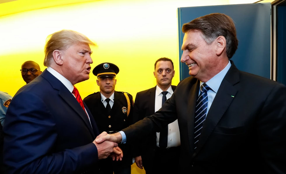 Trump defende Bolsonaro e diz que processo é “execução política”