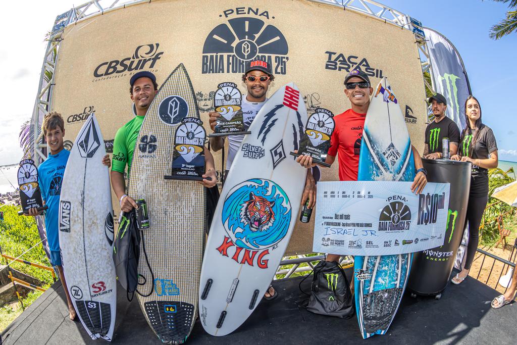 Israel Junior e Kemily Sampaio vencem os títulos do CBSurf Taça Brasil Pena Pro Baía Formosa