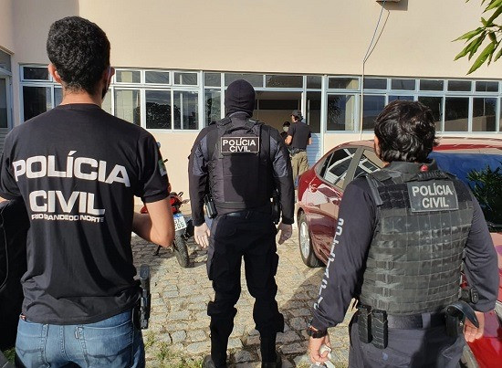 Bandidos fazem arrastão na casa de delegado da Polícia Civil em Candelária