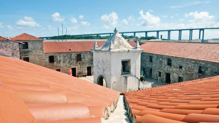 Problemas no Forte simbolizam descuido com preservação da história no Estado