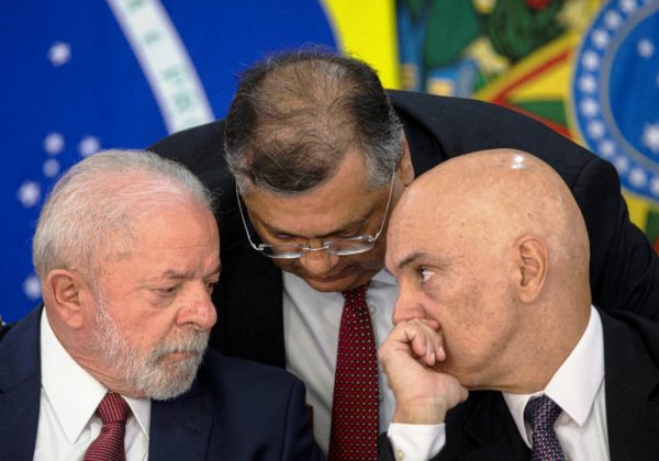 Governo dos EUA reage a Dino e diz que Moraes é ‘tóxico’