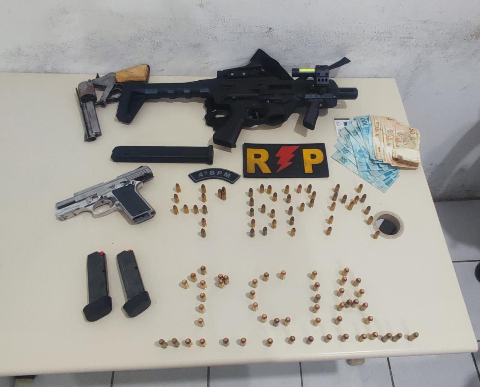 Polícia Militar apreende submetralhadora de fabricação 3D e outras armas na Zona Norte de Natal
