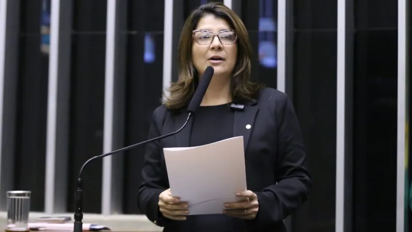 Carla Dickson diz que evangélicos esquerdistas deveriam ir para Venezuela, Cuba ou China: ‘Não levem a Bíblia’