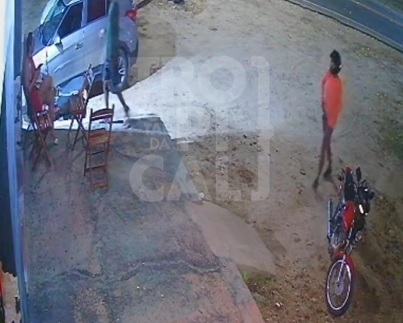 Bandidos invadem cabaré em Caicó e roubam dinheiro, celulares e moto