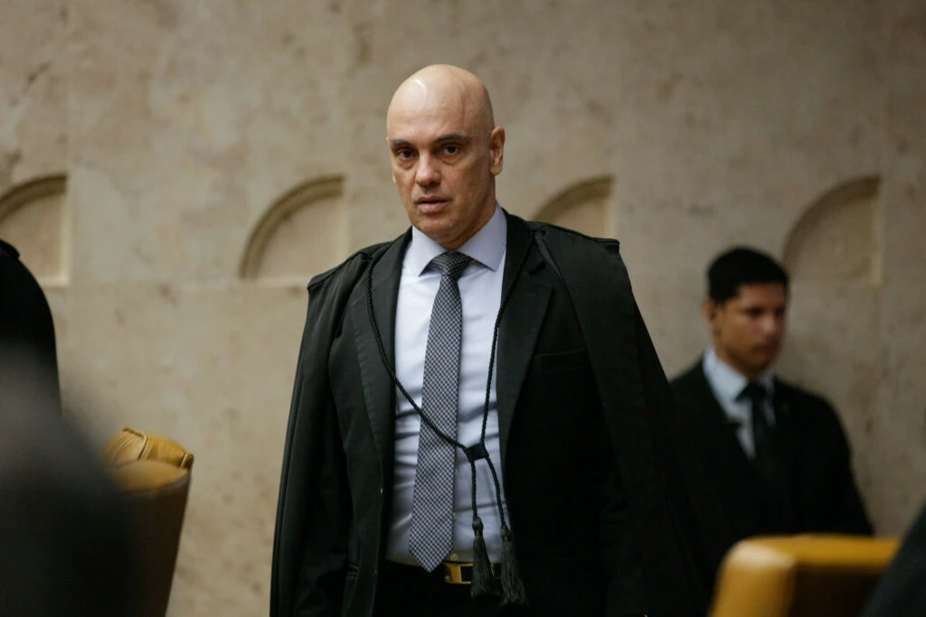 Moraes encontra influencer e faz piada: “Me defender nos EUA”
