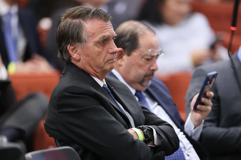 Laudo de Bolsonaro indica câncer de pele em lesões removidas, diz médico