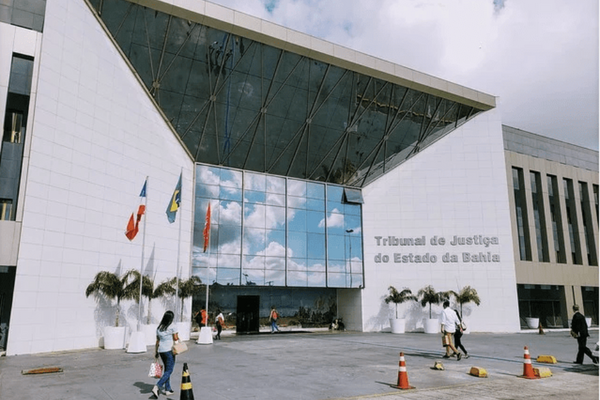 Mulher é condenada por matar criança com 40 facadas e usar sangue em ritual na Bahia
