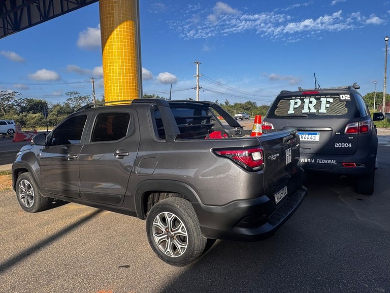 PRF recupera carro roubado e prende suspeito em São Gonçalo do Amarante
