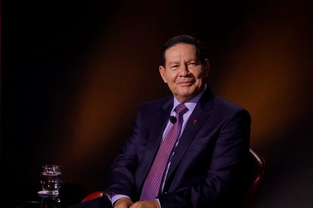 Mourão cobra conversa entre Lula e Trump: Vá encantar a serpente