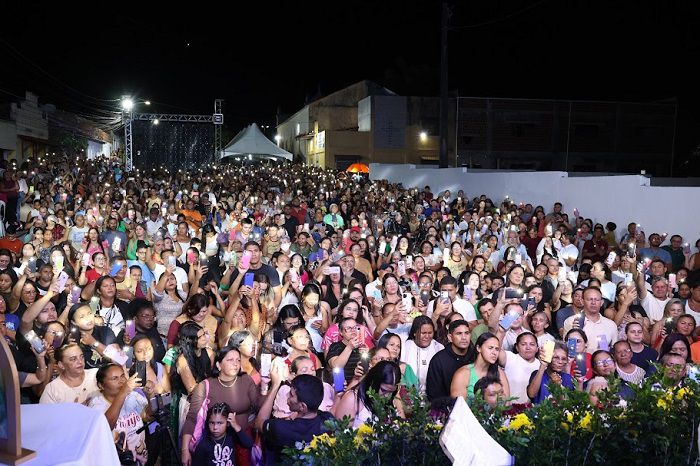 Festa de São Miguel Arcanjo reúne multidão para noite de fé e devoção em Extremoz
