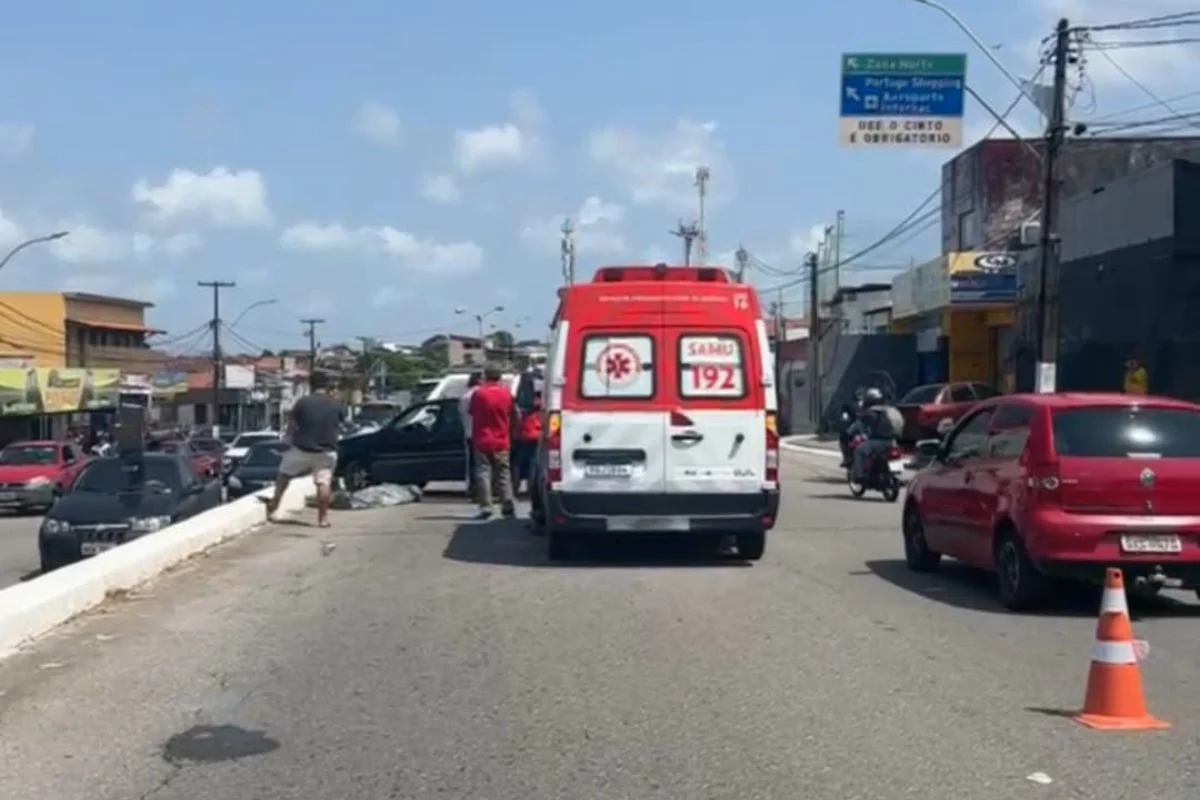 Motorista sofre mal súbito enquanto dirigia e morre na Av. Nevaldo Rocha