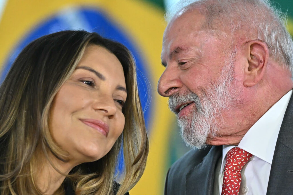 Lula esquece cinto, e Janja faz compras “de última hora” em NY