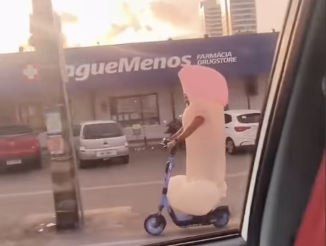 “Pênis” é flagrado andando de patinete elétrico na zona Sul de Natal