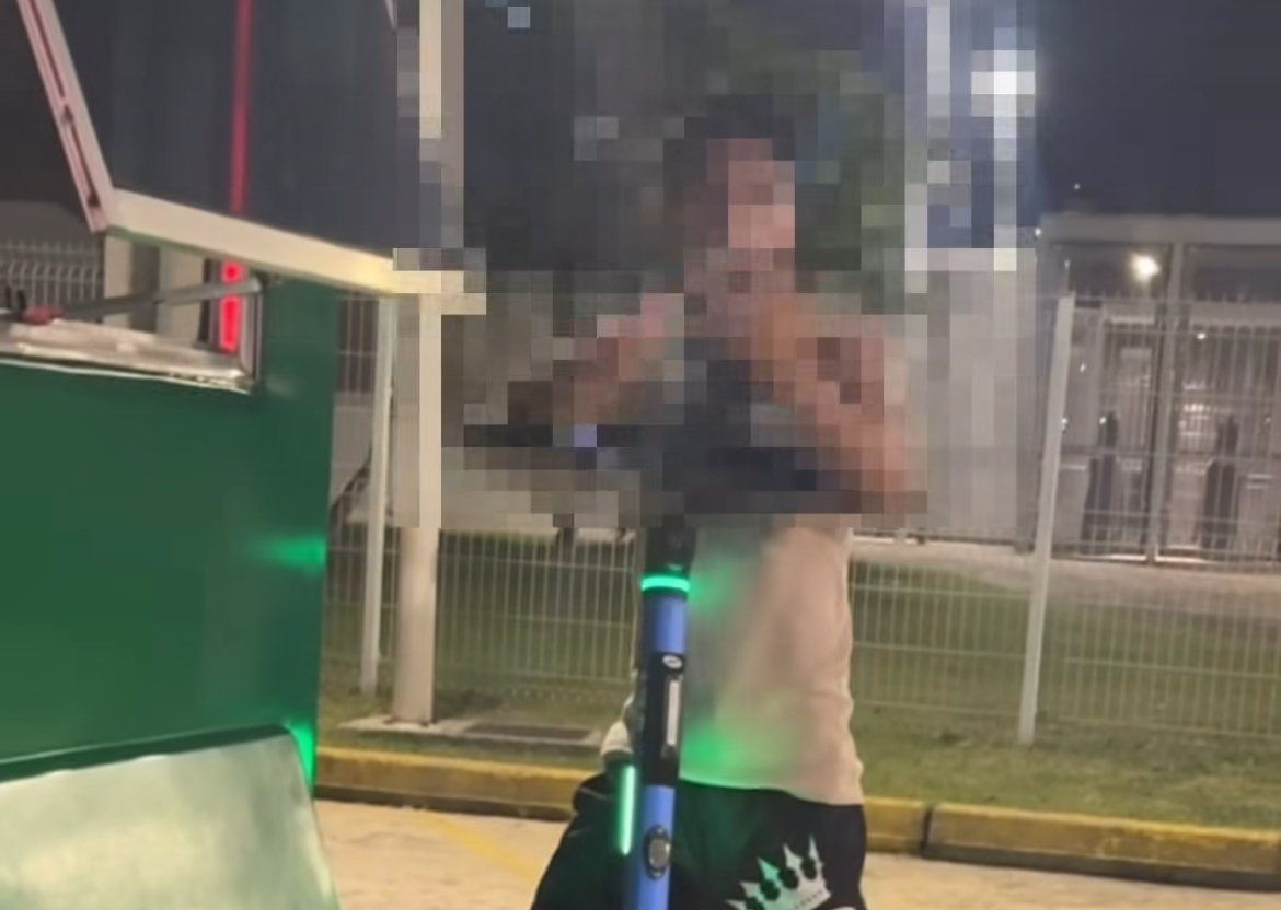 Homem é flagrado de patinete elétrico em motel de Natal