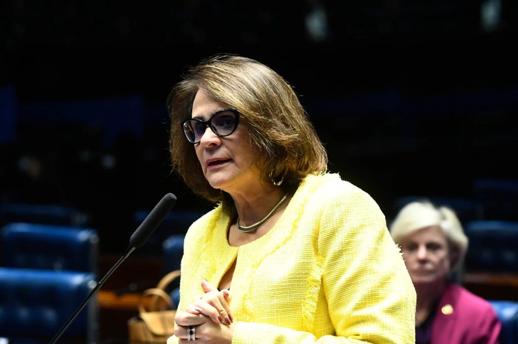 Damares: Bolsonaro corre risco de morte em regime fechado