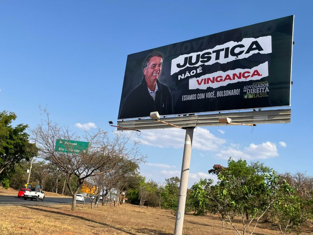 Grupo de advogados espalha outdoors: ‘Justiça não é vingança’