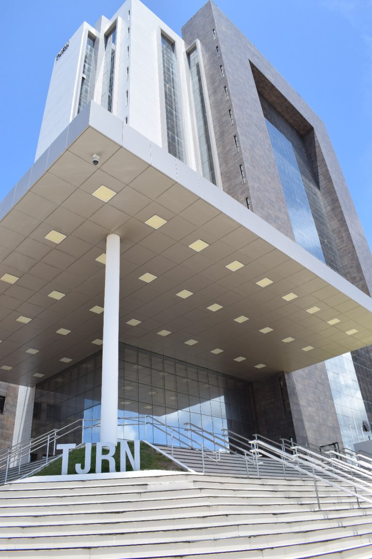 Paciente será indenizada em R$ 30 mil após perder ovário por falha médica em Natal