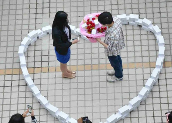 Homem gasta R$ 200 mil com pedido de casamento extravagante e recebe 'não' como resposta