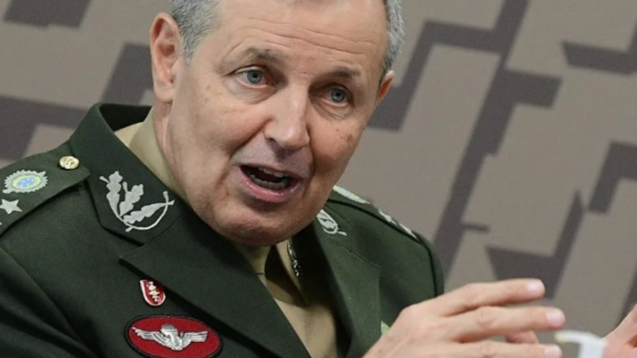 Comandante do Exército terá buffet de R$ 684 mil com salmão e filé