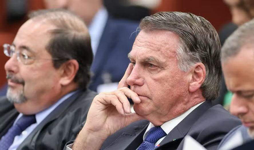 Julgamento de Bolsonaro é criticado por 64% dos eleitores nas redes