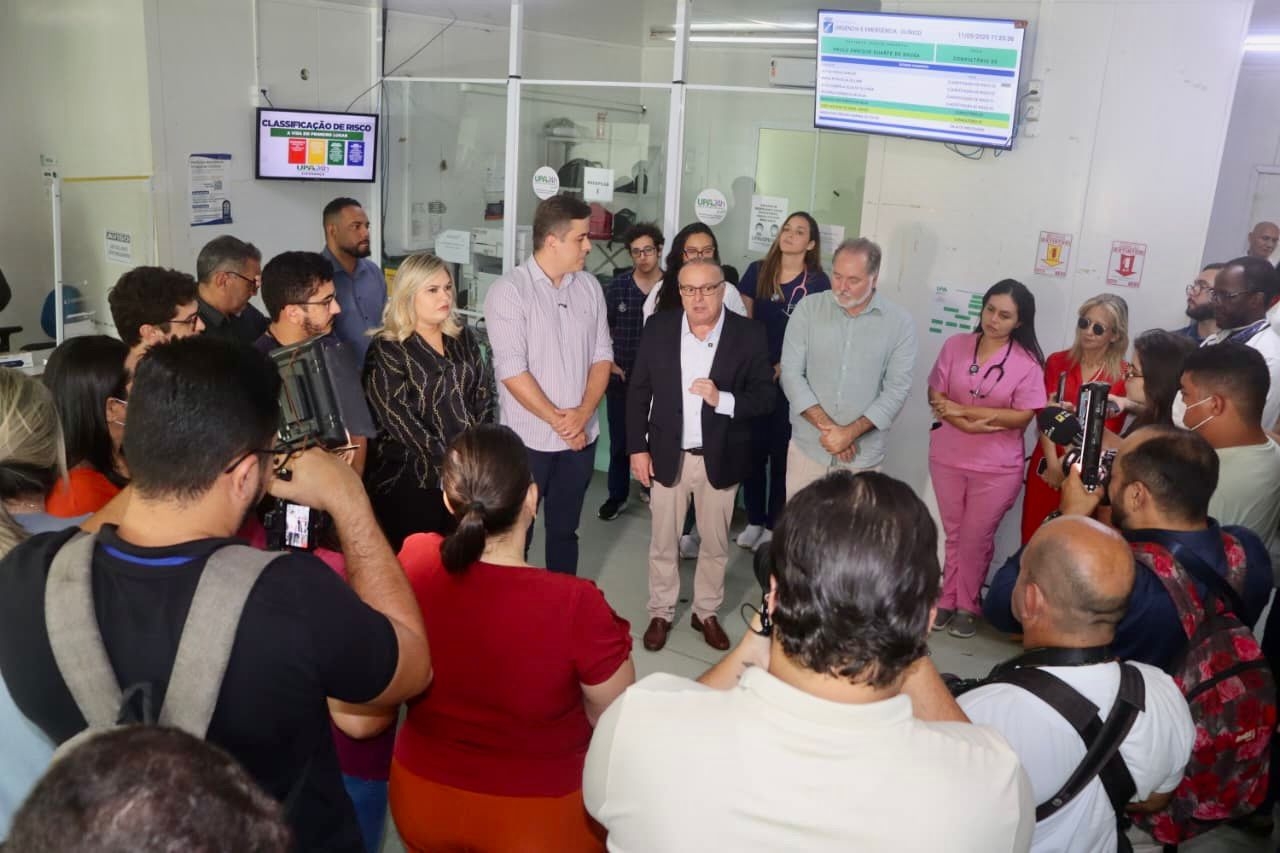 Prefeito Paulinho Freire visita UPA Cidade da Esperança e verifica mudanças nos serviços médicos