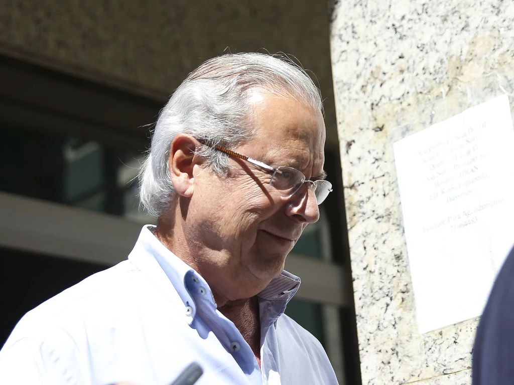 “Vamos reeleger Lula”, afirma José Dirceu em ato da esquerda