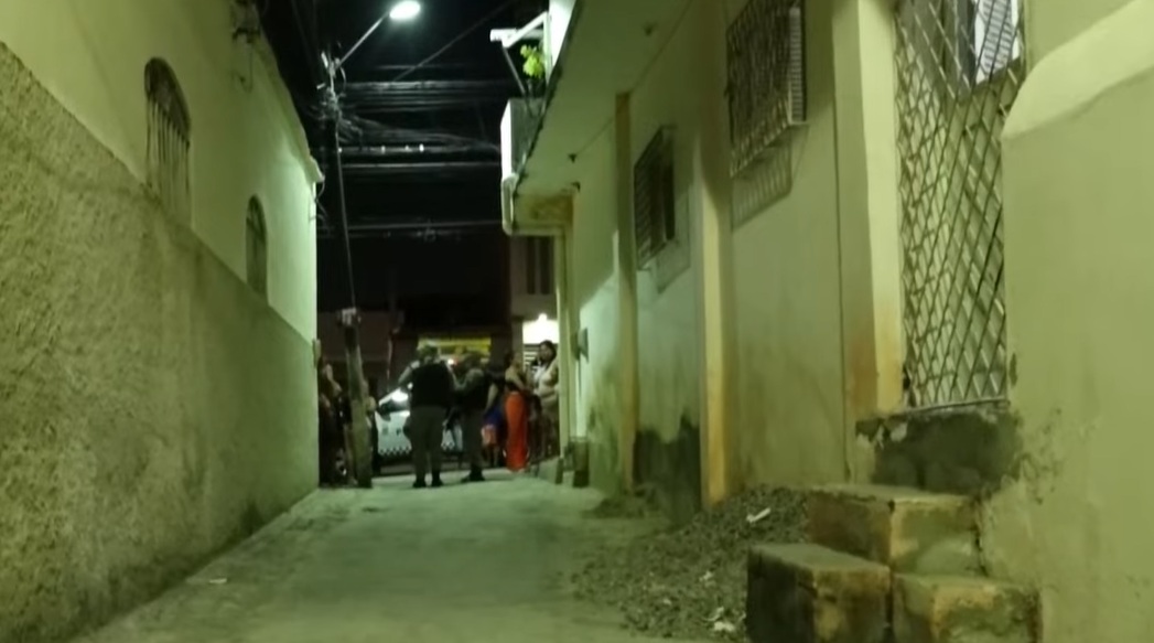 Casal é encontrado morto dentro de casa em Natal; bebê é resgatada ao lado da mãe