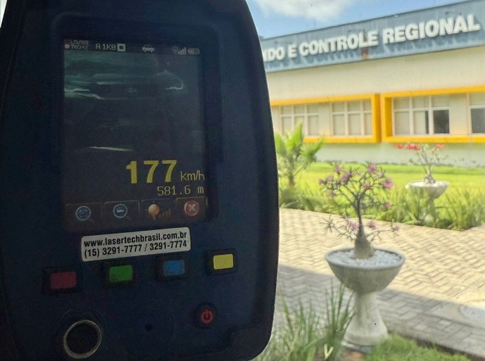 Carro é flagrado a 177 km/h na BR-101 no RN; limite do trecho é de 110 km/h