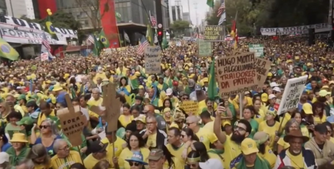 Motta e Alcolumbre foram chamados de traidores da Pátria