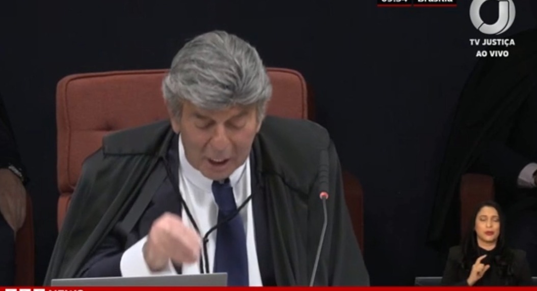 Luiz Fux vota e defende anular processo por ‘incompetência absoluta do STF’ para julgar o caso