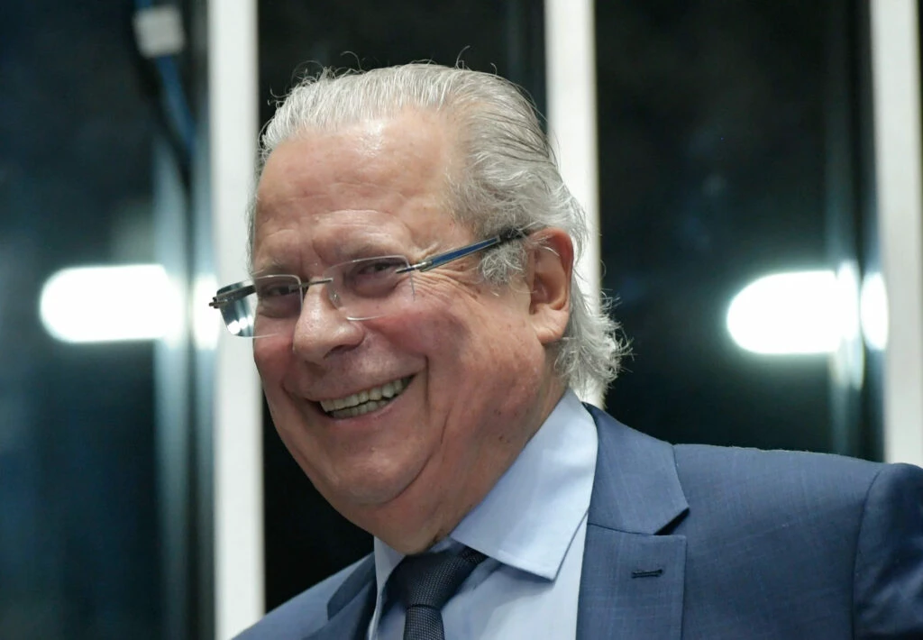 Zé Dirceu defende prisão domiciliar de Bolsonaro: “Justa”