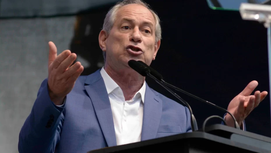 Ciro Gomes anuncia saída do PDT após 10 anos no partido