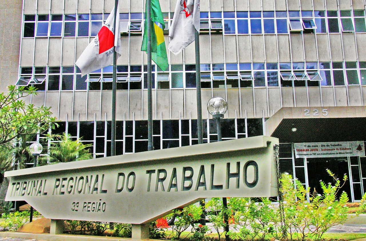 Justiça condena empresa por assédio após funcionária receber troféu de 'mais lerda'