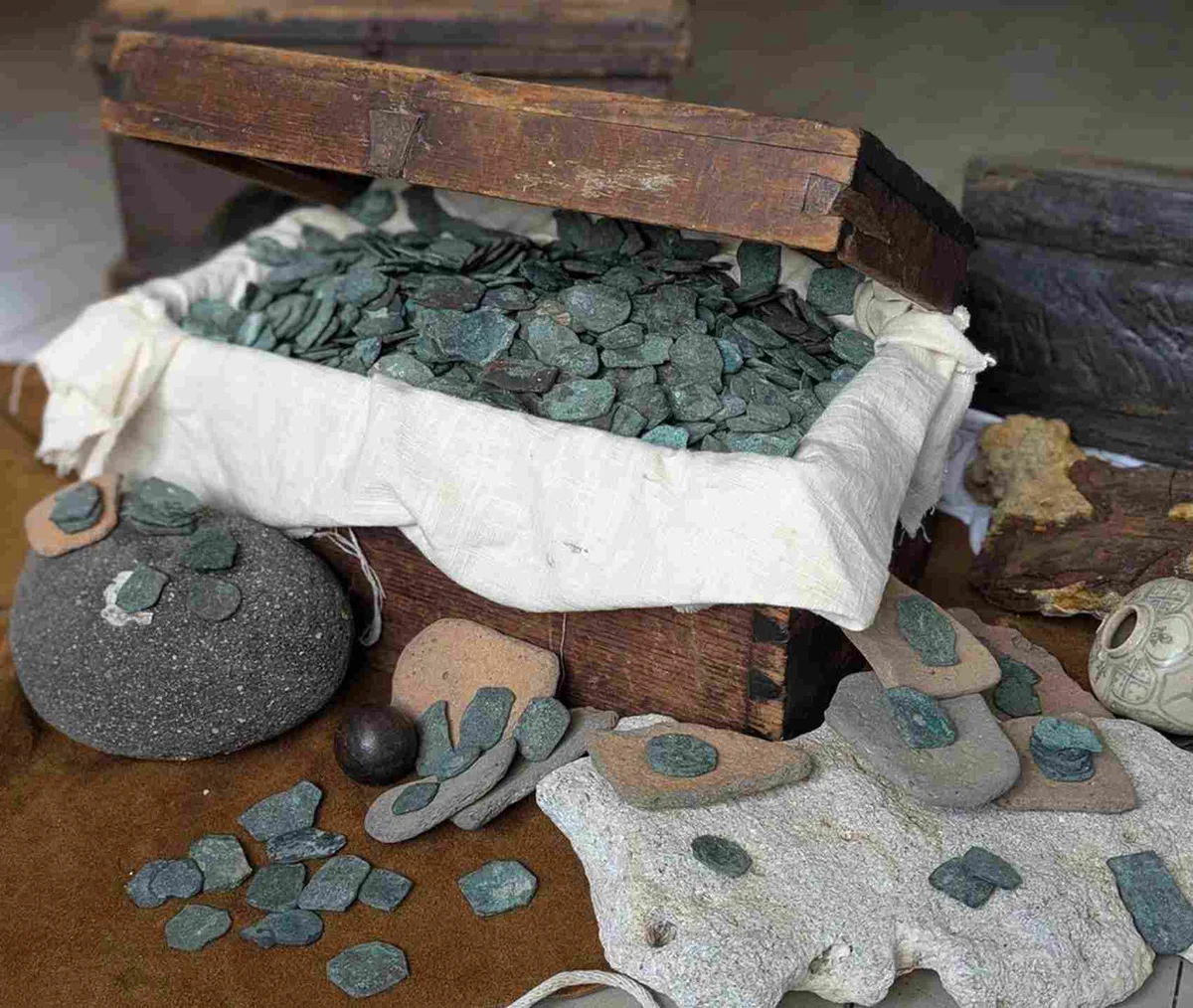 Mergulhadores encontram US$ 1 milhão em moedas do século 18