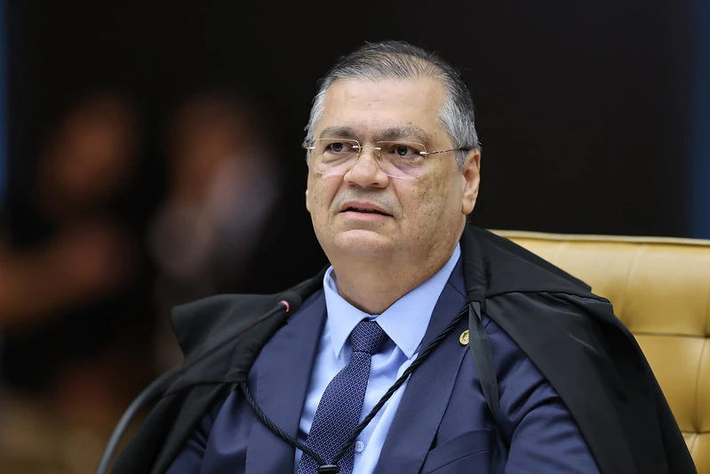 Dino autoriza silêncio de presidente de sindicato ligado a irmão de Lula