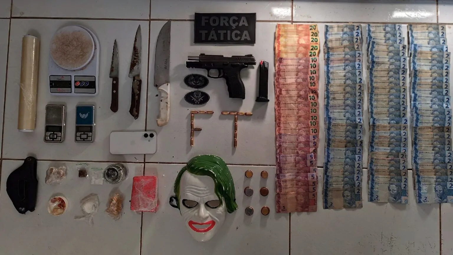PM apreende drogas, arma e R$ 21,5 mil em materiais usados no tráfico no Oeste Potiguar