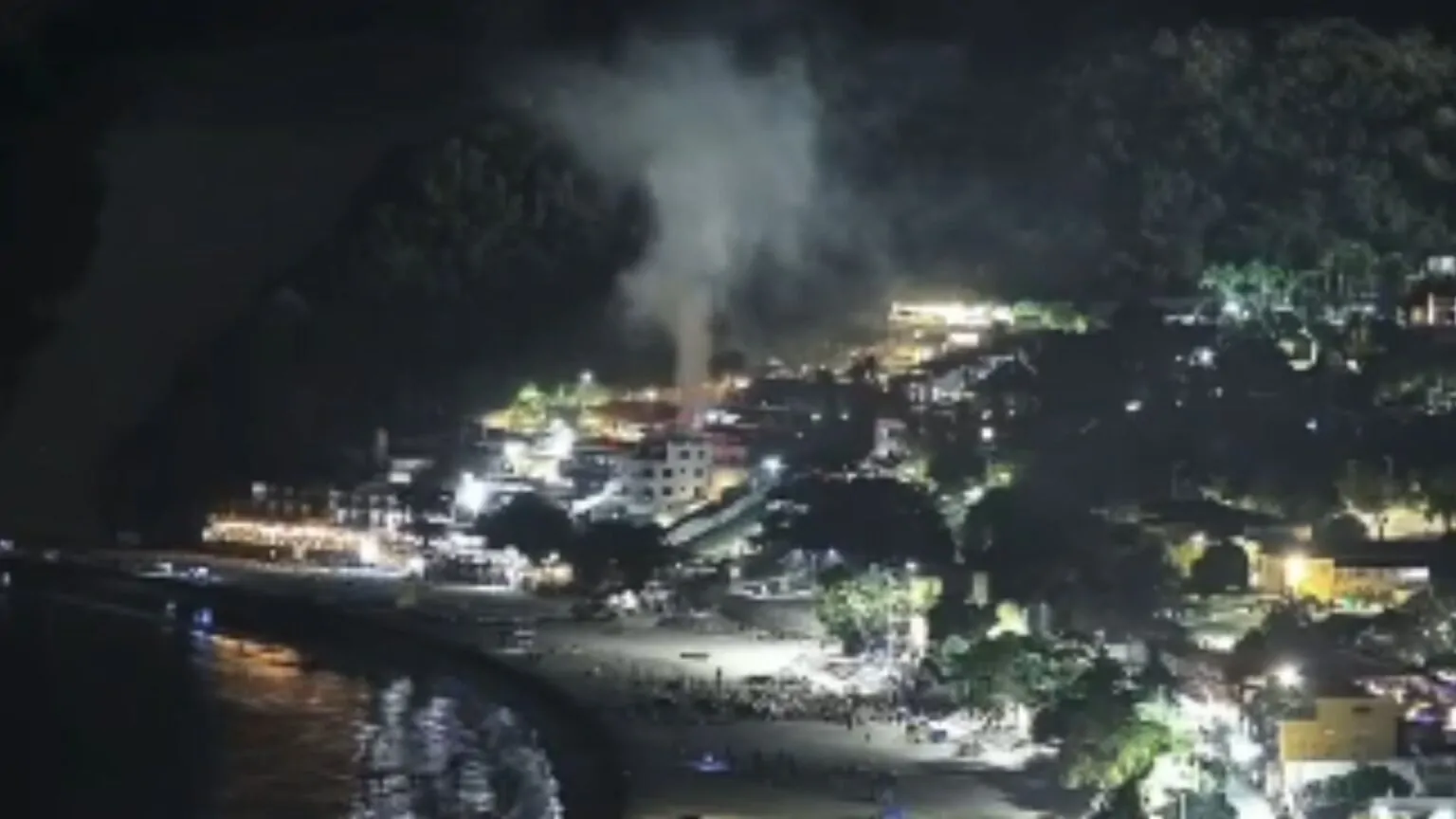 Incêndio atinge área próxima a flat em Ponta Negra