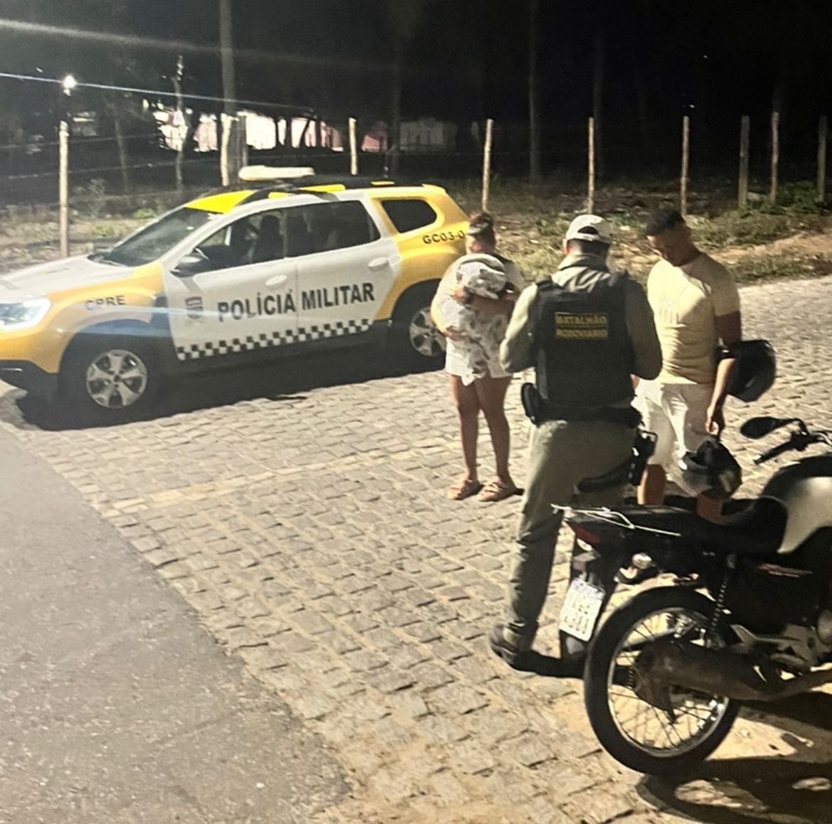 Homem embriagado é flagrado transportando bebê de nove meses em moto durante operação da PM em Parnamirim