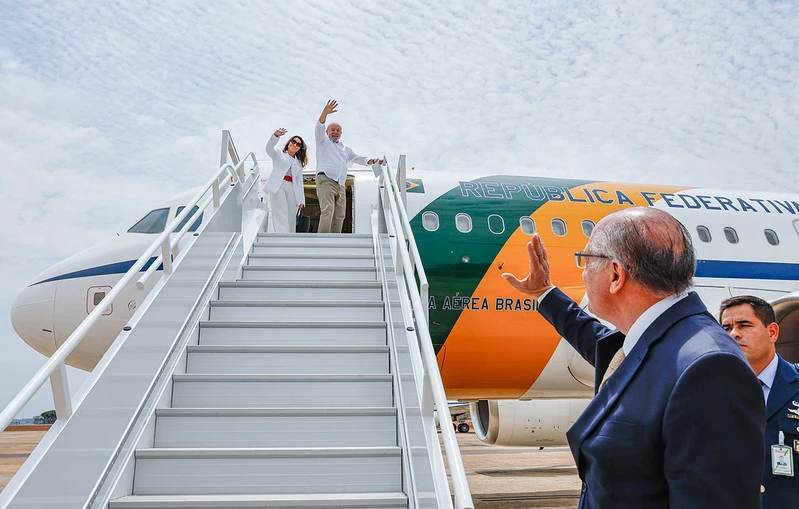 Lula pede orçamento para troca de motor de avião presidencial