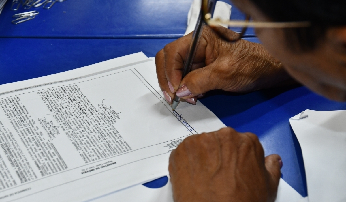 Prefeitura do Natal entrega 131 novos títulos de regularização fundiária a famílias das Rocas