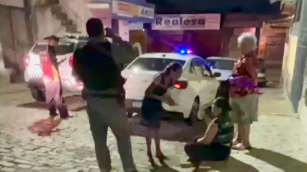 Motorista de aplicativo é feita refém e passa mais de três horas presa no porta-malas do próprio carro em Natal