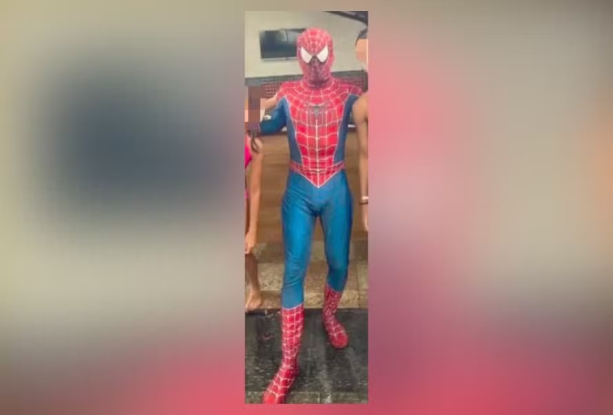 Animador de festa tocou nádegas de menina de 11 anos por três vezes