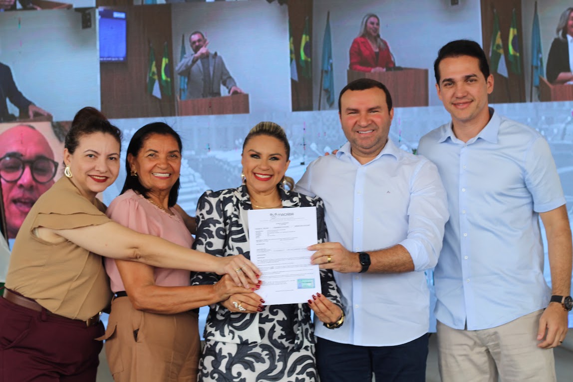 Macaíba: Érika Emídio assina ordem de serviço para construção da primeira sede própria da Câmara Municipal
