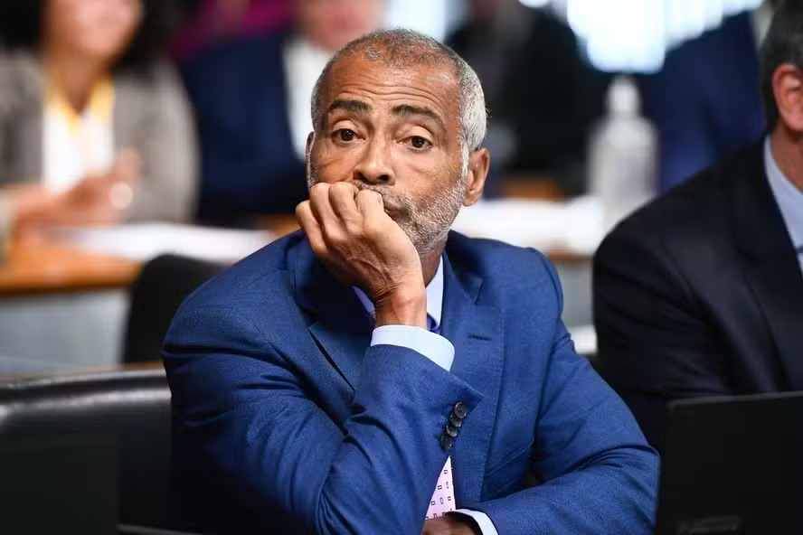 Lancha, mansão e três carros: bens de Romário vão a leilão para pagar R$ 10,8 milhões em dívida