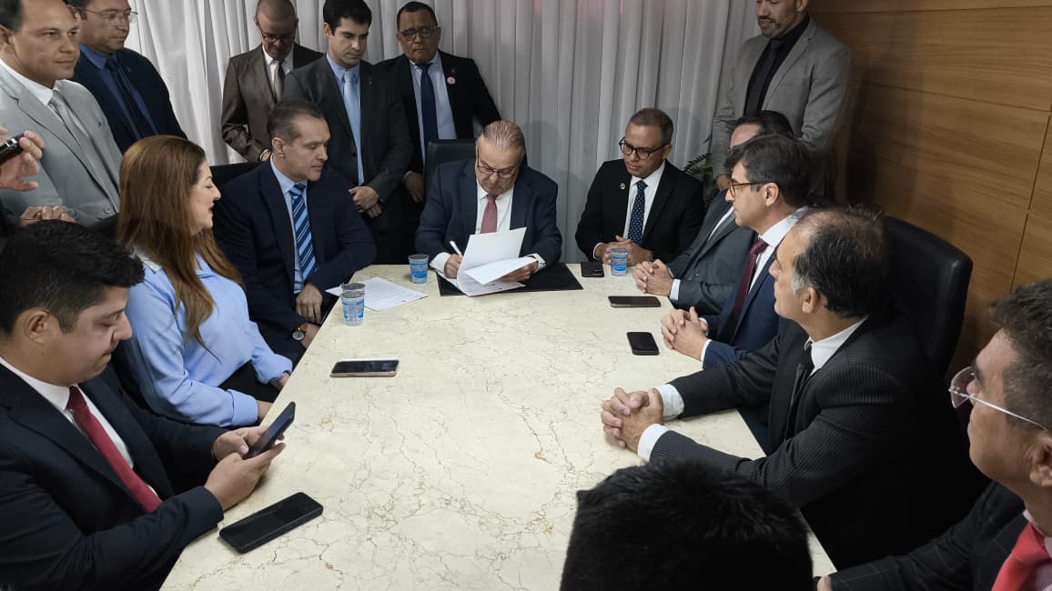 Paulinho Freire encaminha à Câmara projetos que viabilizarão licitação do transporte público