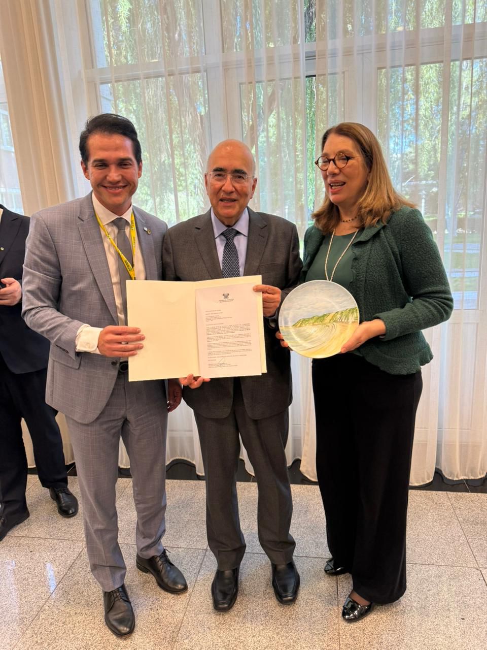 Kleber Rodrigues encerra missão do RN à China com visita à Embaixada do Brasil em Pequim